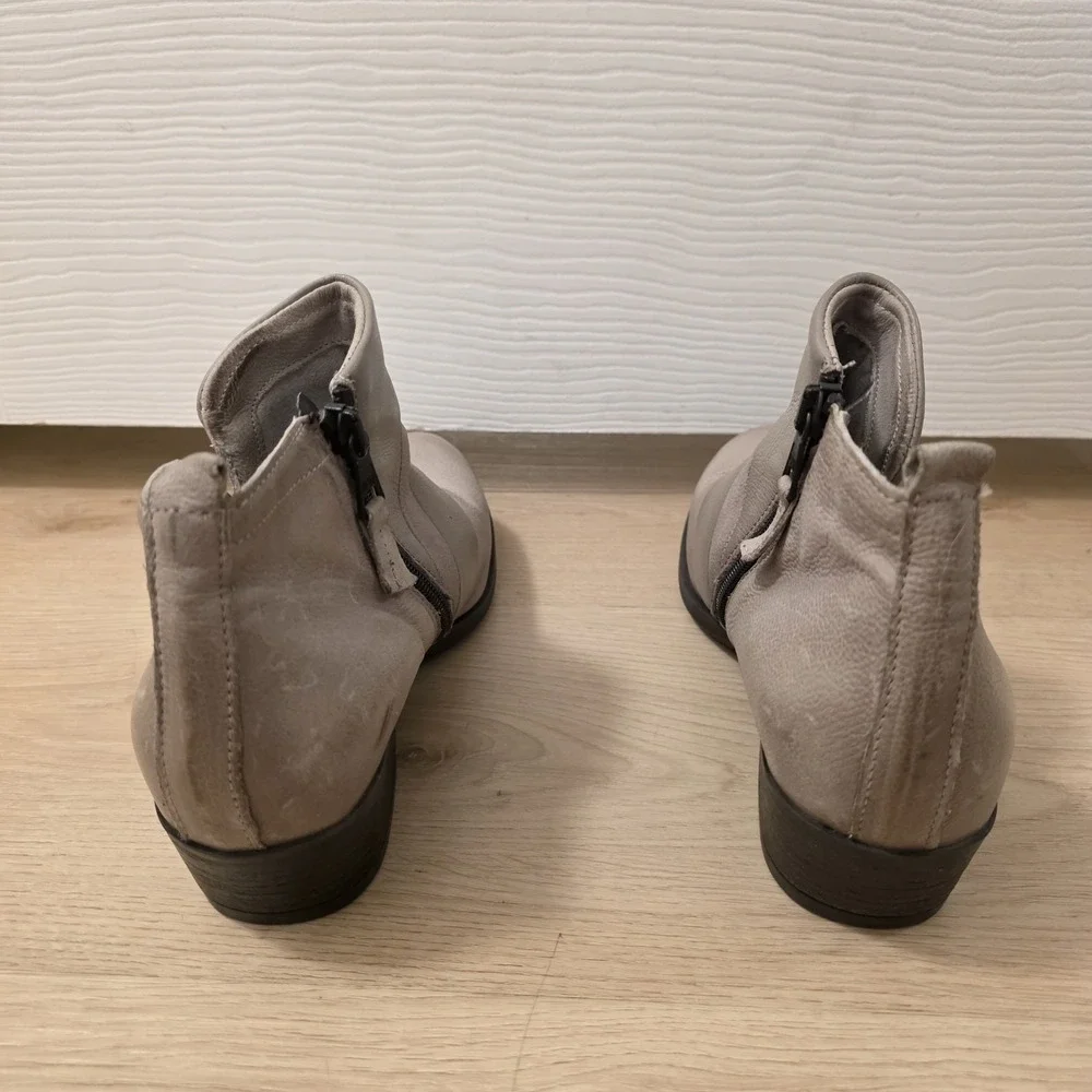 Miz Mooz Taupe‎ Leather Cut-Out Grunge Going Out Distressed Ankle Boots Size 7.5